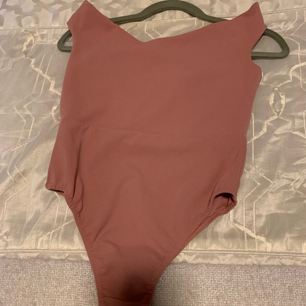 MISSGUIDED Off the shoulder mauve bodysuit